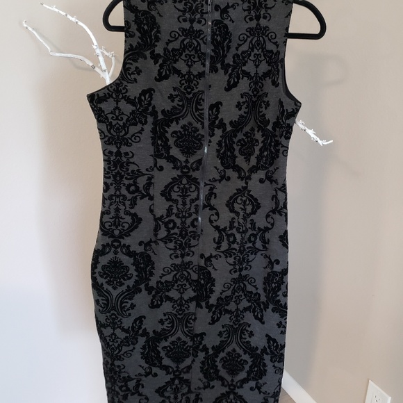 Black dress - Picture 3 of 3